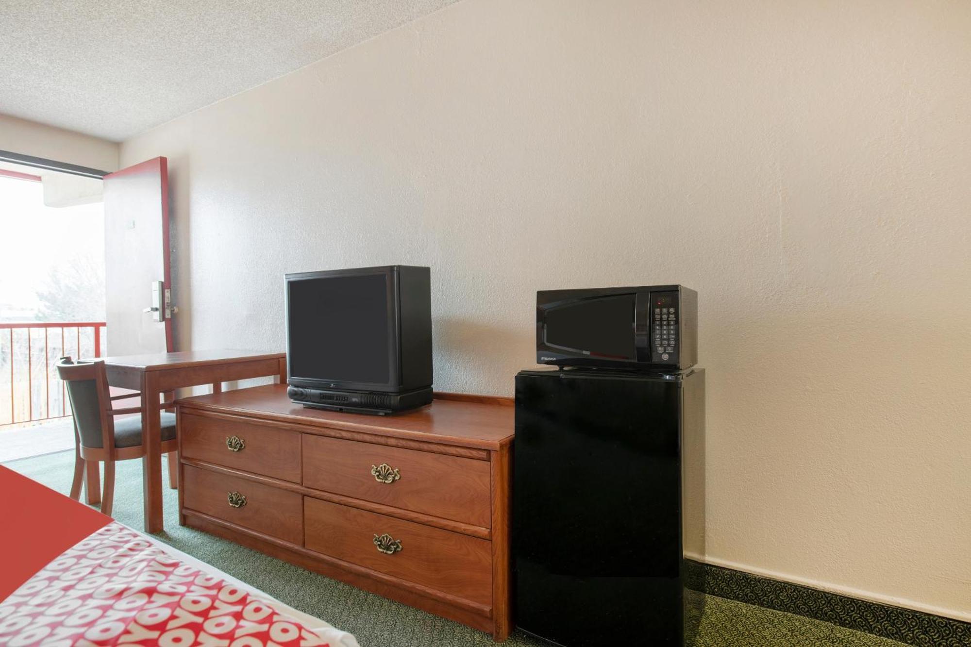 Oyo Hotel Tulsa International Airport Exterior photo
